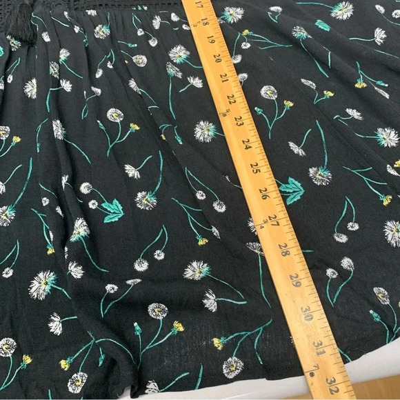 Torrid Top Shirt 6XL Black Floral  Sleeveless Empire Crochet Tassel V Neck Flowy - Picture 10 of 11